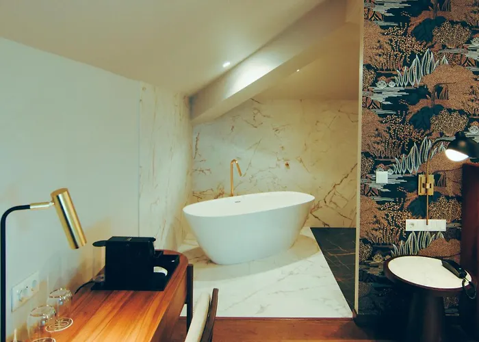 Estalagem Santa Iria & מלון 4*